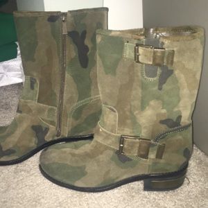 Camo Vince Camuto boots